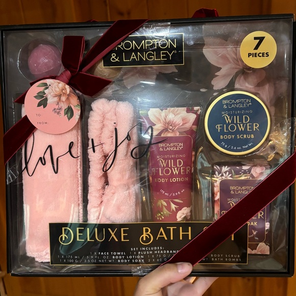 Other - 7 pc Deluxe Bath Set - Pink